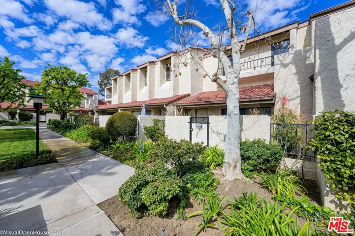 18140 Oxnard Street 60, Tarzana, California 91356
