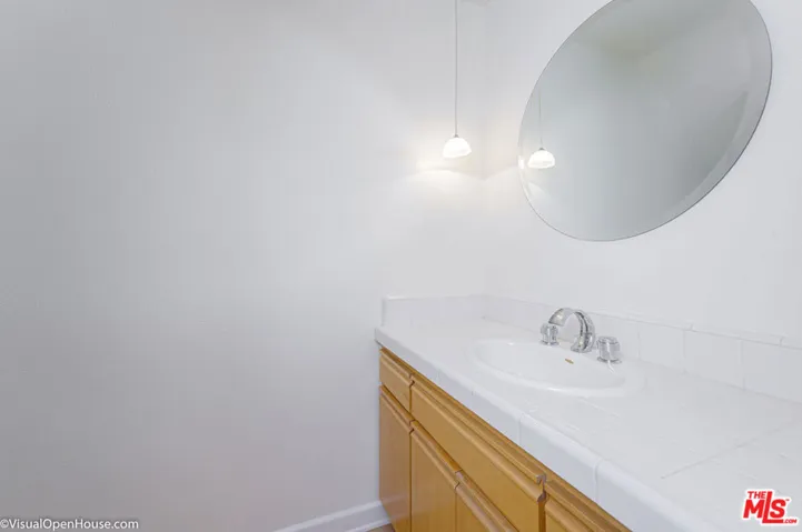18140 Oxnard Street 60, Tarzana, California 91356