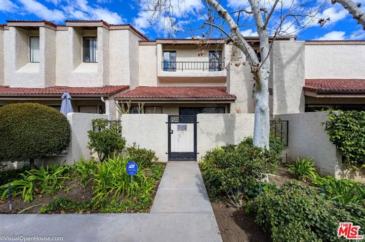 18140 Oxnard Street 60, Tarzana, California 91356