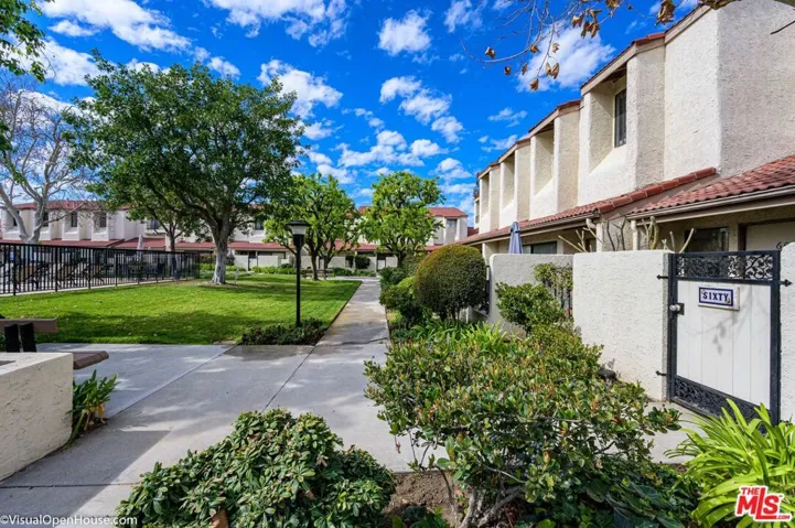 18140 Oxnard Street 60, Tarzana, California 91356