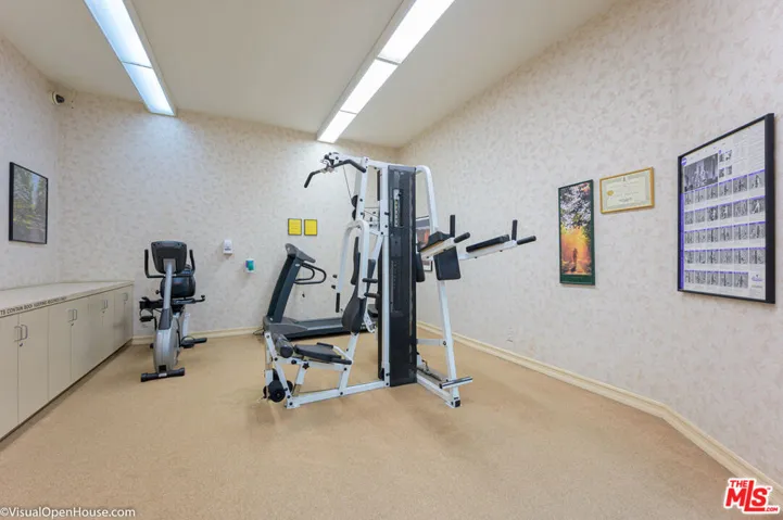 18140 Oxnard Street 60, Tarzana, California 91356