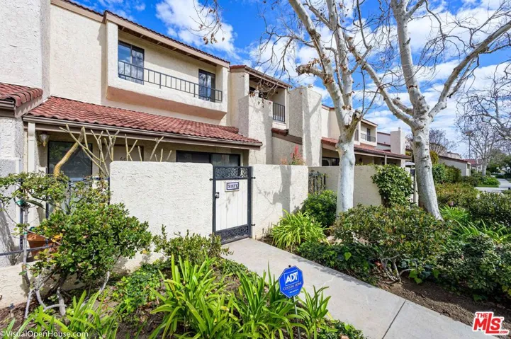 18140 Oxnard Street 60, Tarzana, California 91356
