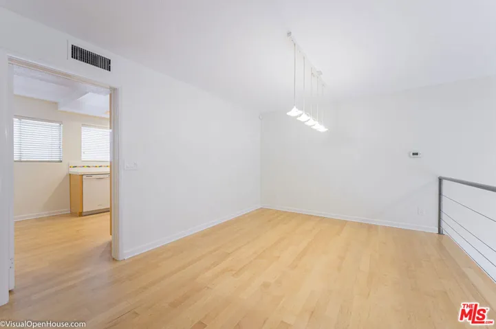 18140 Oxnard Street 60, Tarzana, California 91356