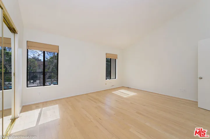 18140 Oxnard Street 60, Tarzana, California 91356
