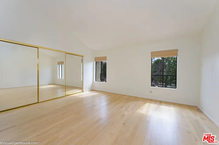 18140 Oxnard Street 60, Tarzana, California 91356