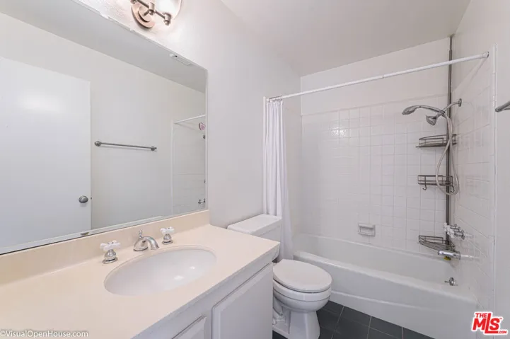 18140 Oxnard Street 60, Tarzana, California 91356