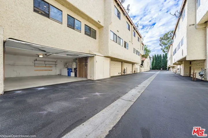 18140 Oxnard Street 60, Tarzana, California 91356