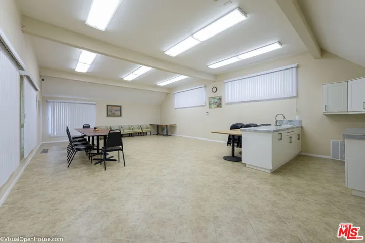 18140 Oxnard Street 60, Tarzana, California 91356