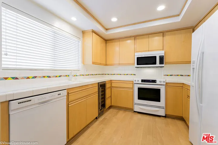 18140 Oxnard Street 60, Tarzana, California 91356