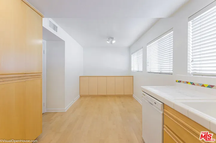 18140 Oxnard Street 60, Tarzana, California 91356