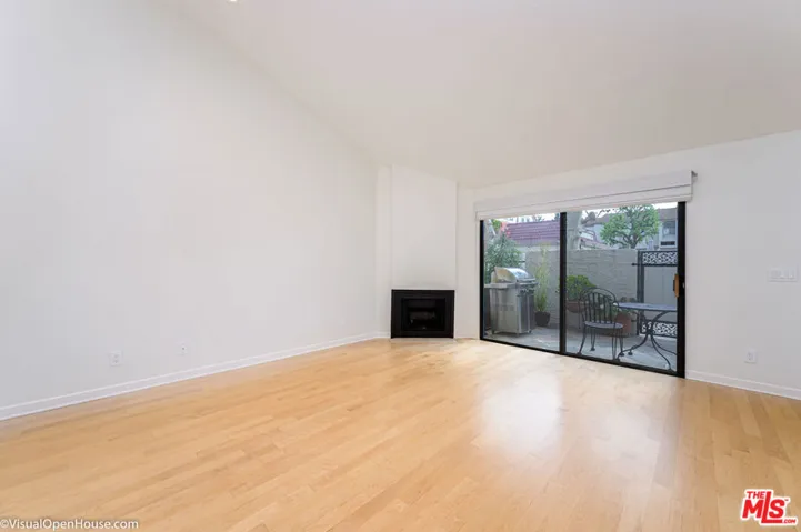 18140 Oxnard Street 60, Tarzana, California 91356
