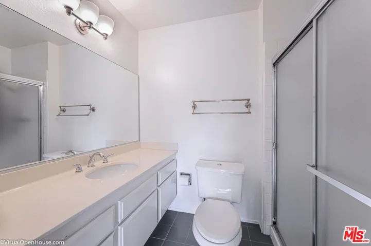 18140 Oxnard Street 60, Tarzana, California 91356