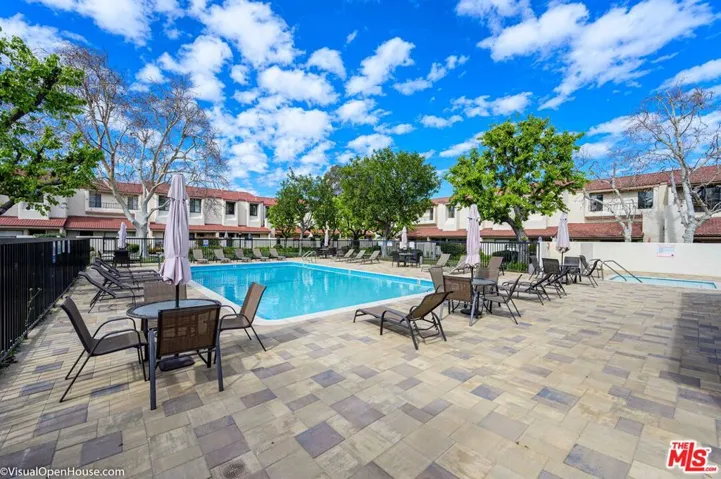 18140 Oxnard Street 60, Tarzana, California 91356