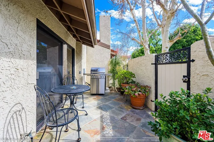 18140 Oxnard Street 60, Tarzana, California 91356