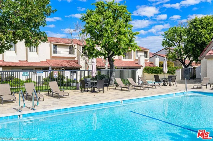 18140 Oxnard Street 60, Tarzana, California 91356