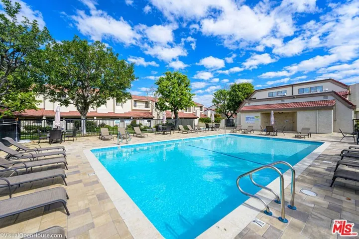 18140 Oxnard Street 60, Tarzana, California 91356