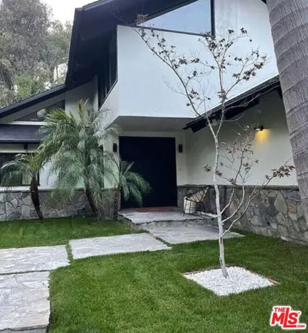 1561 Clear View Drive, Beverly Hills, California 90210