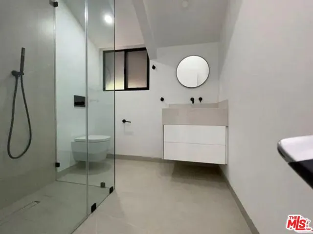 1561 Clear View Drive, Beverly Hills, California 90210