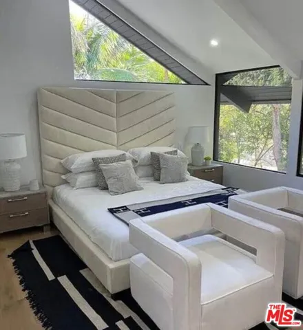 1561 Clear View Drive, Beverly Hills, California 90210