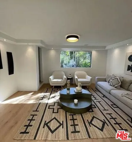 1561 Clear View Drive, Beverly Hills, California 90210