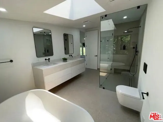 1561 Clear View Drive, Beverly Hills, California 90210