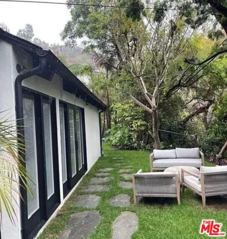 1561 Clear View Drive, Beverly Hills, California 90210