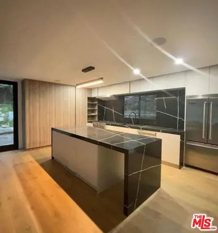 1561 Clear View Drive, Beverly Hills, California 90210
