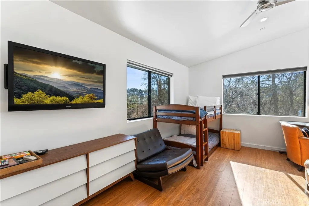 32945 Juniper Lane, Green Valley Lake, California 92341 home-pic-29