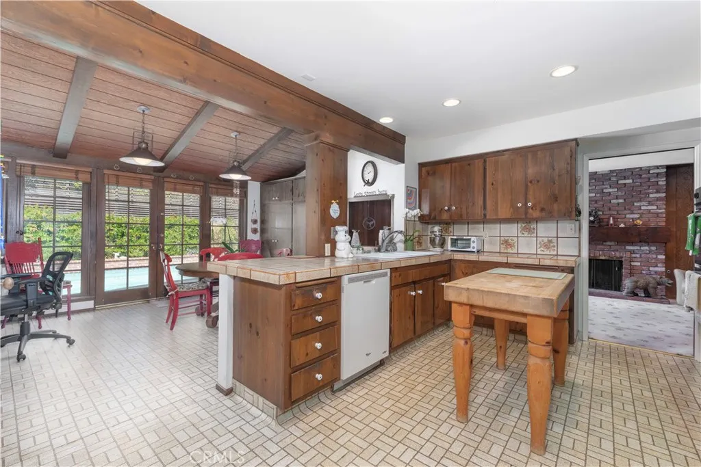 13925 Branton Place, Sherman Oaks, California 91423 home-pic-10