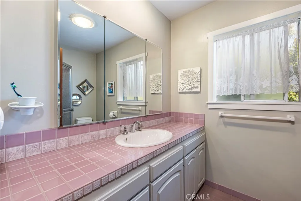 13925 Branton Place, Sherman Oaks, California 91423 home-pic-27