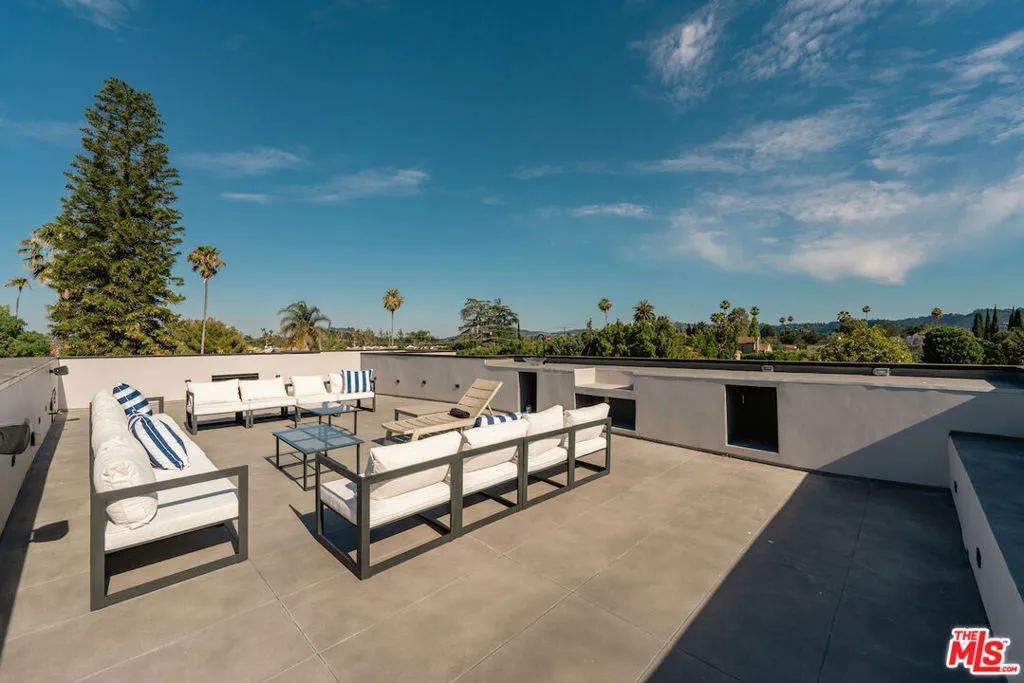 13016 Chandler Boulevard, Sherman Oaks, California 91401 home-pic-23