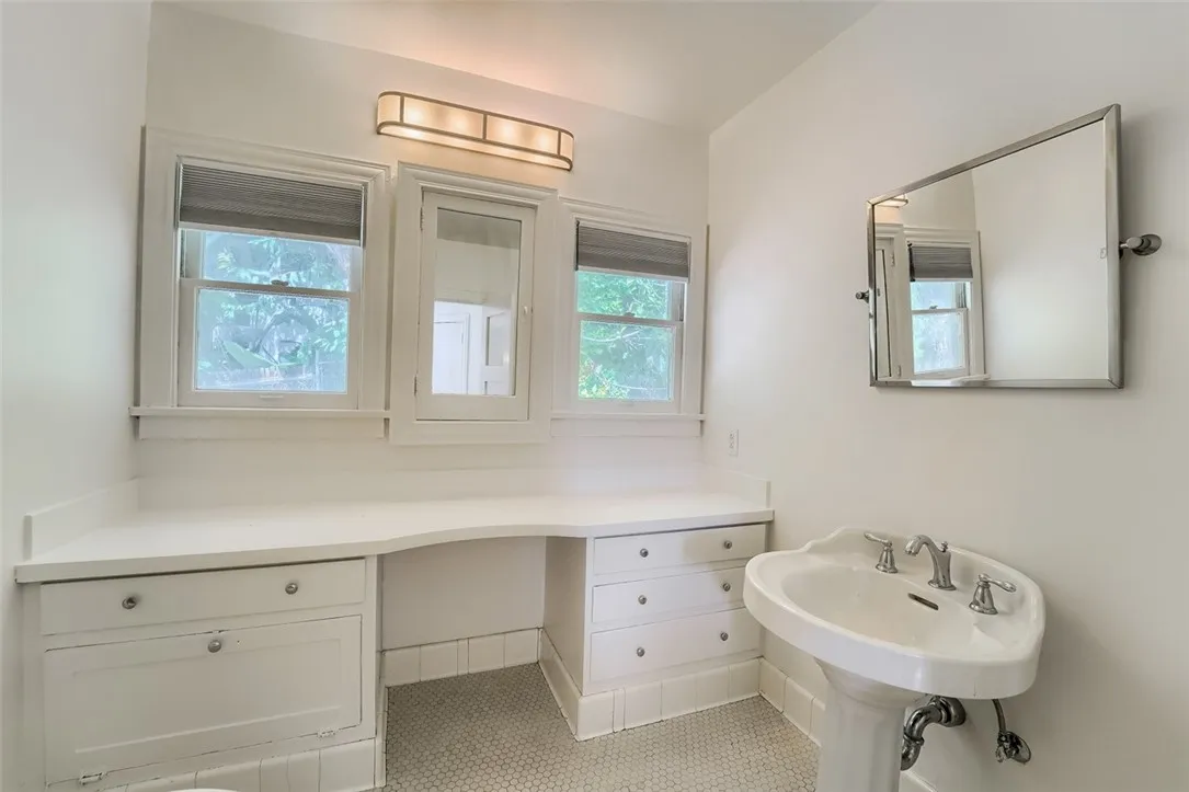 5924 Graciosa Drive, Hollywood Hills East, California 90068 home-pic-34