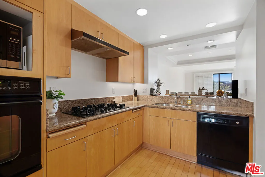 11847 Gorham Avenue 210, Los Angeles, California 90049 home-pic-14