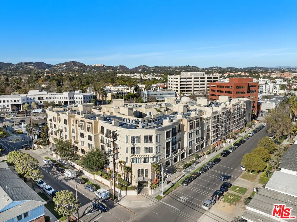 11847 Gorham Avenue 210, Los Angeles, California 90049 home-pic-0
