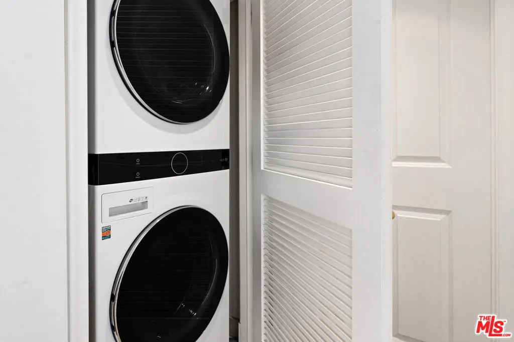 11847 Gorham Avenue 210, Los Angeles, California 90049 home-pic-15