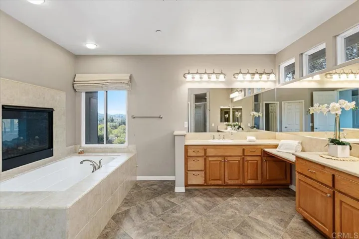766 Gretna Green Way, Escondido, California 92025