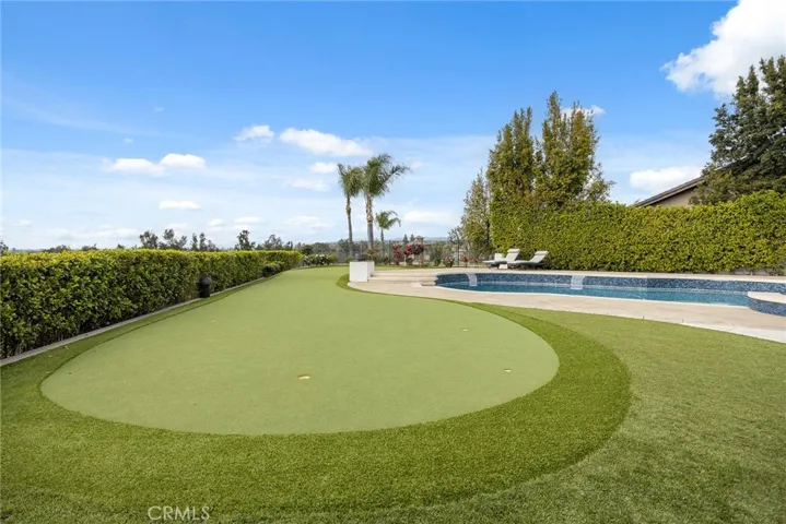 Large putting green