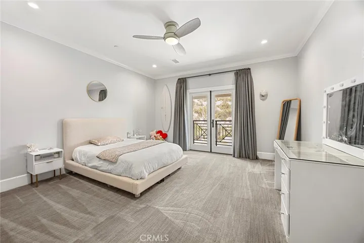 Second upstairs bedroom w/balcony