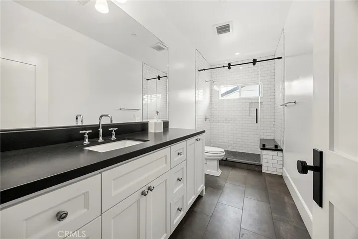 Upstairs full bath