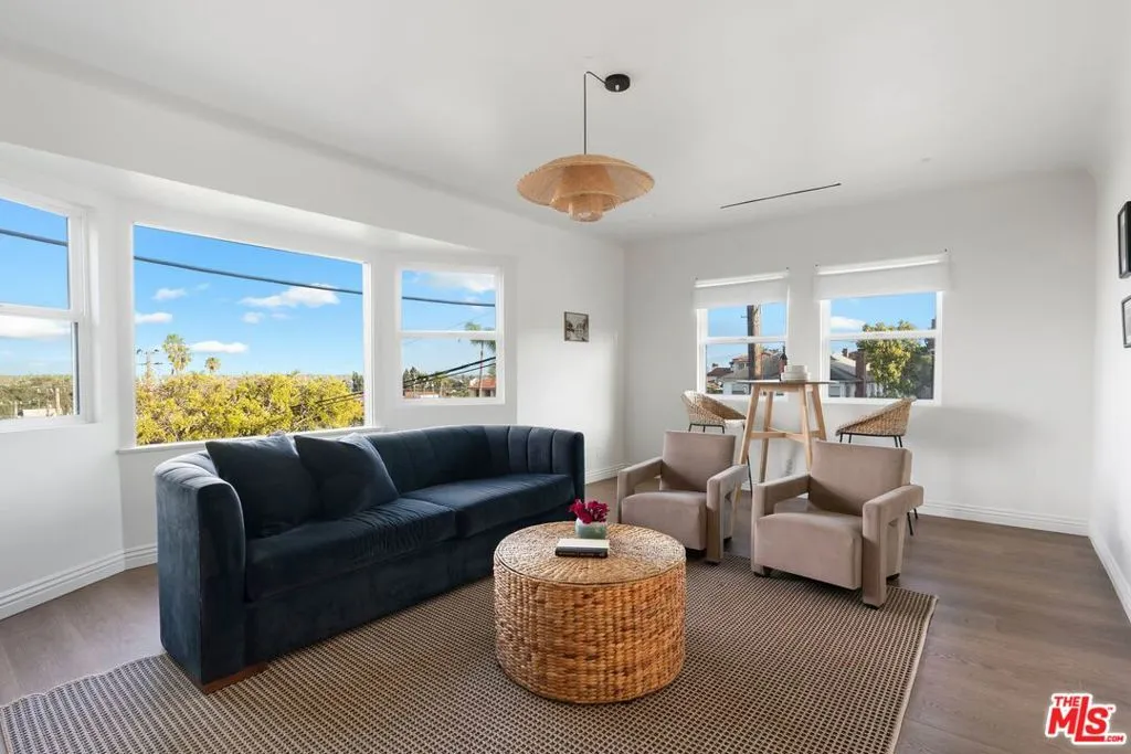 4730 Angeles Vista Boulevard, View Park, California 90043 home-pic-41