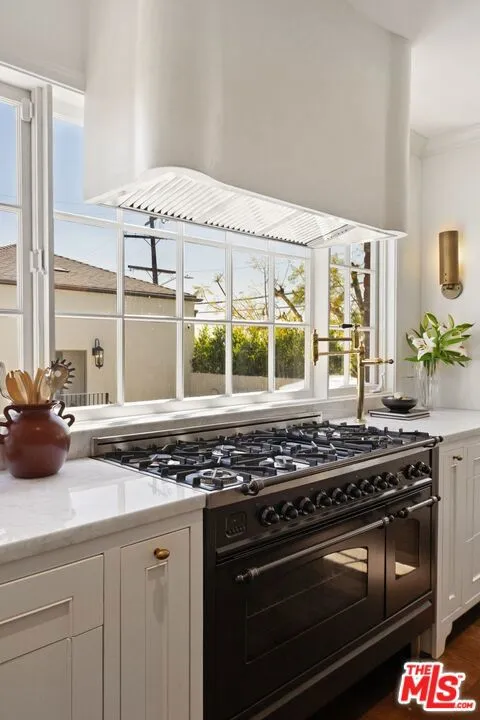 4730 Angeles Vista Boulevard, View Park, California 90043 home-pic-13