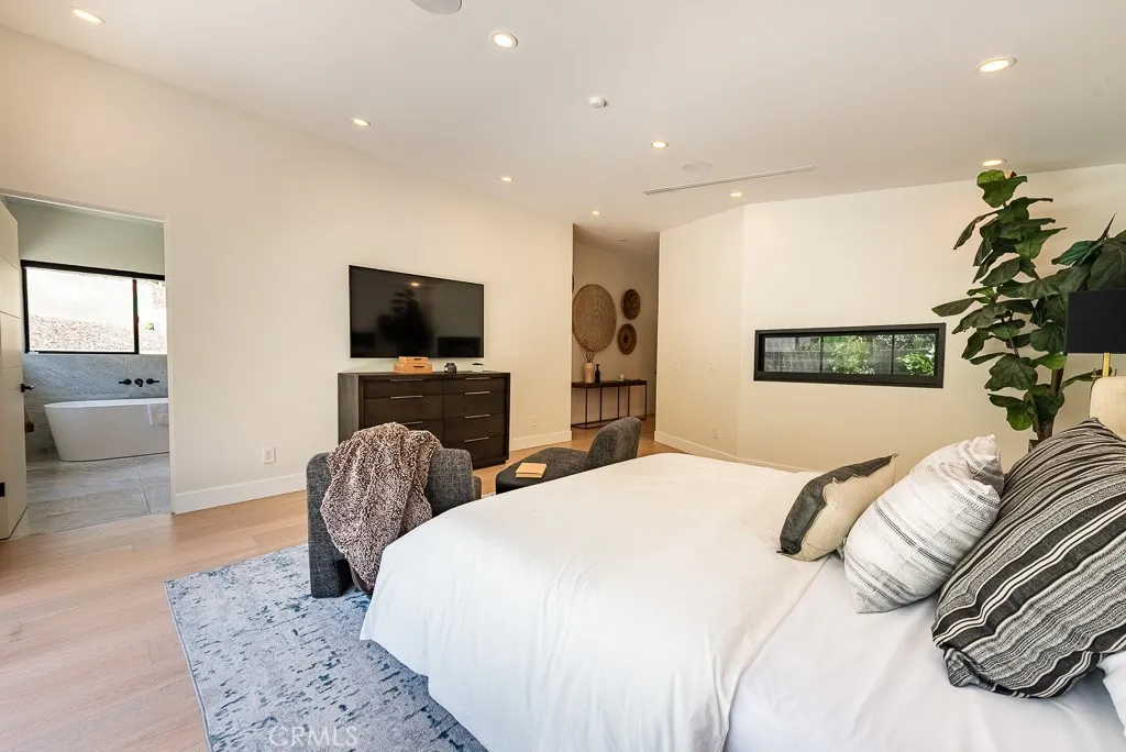 17137 Escalon Drive, Encino, California 91436 home-pic-2