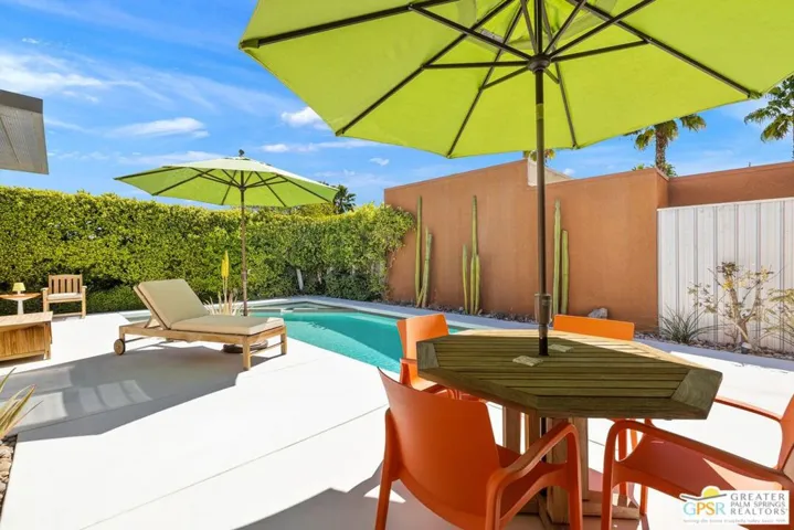 686 Dunes Court, Palm Springs, California 92264