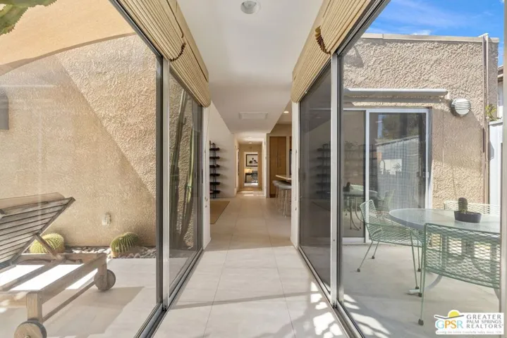 686 Dunes Court, Palm Springs, California 92264