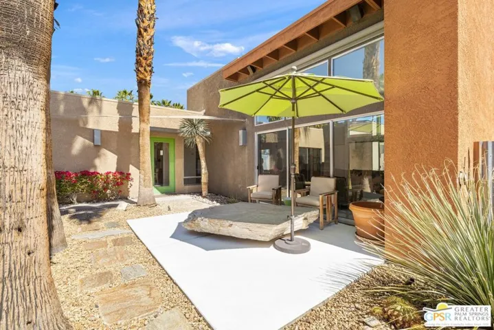 686 Dunes Court, Palm Springs, California 92264