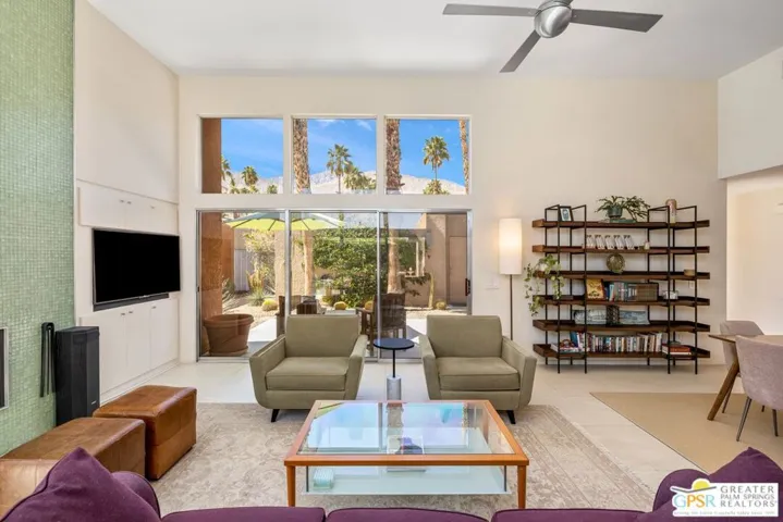 686 Dunes Court, Palm Springs, California 92264