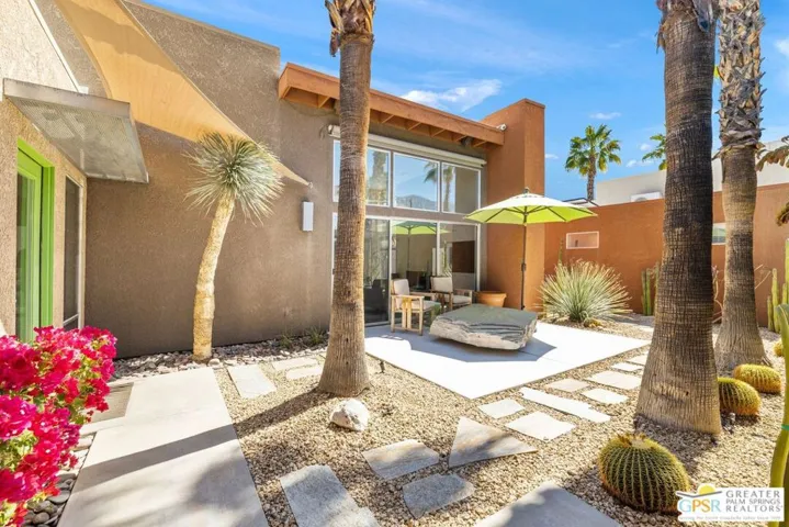 686 Dunes Court, Palm Springs, California 92264
