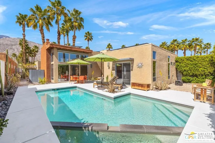 686 Dunes Court, Palm Springs, California 92264