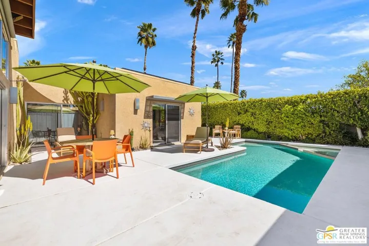 686 Dunes Court, Palm Springs, California 92264