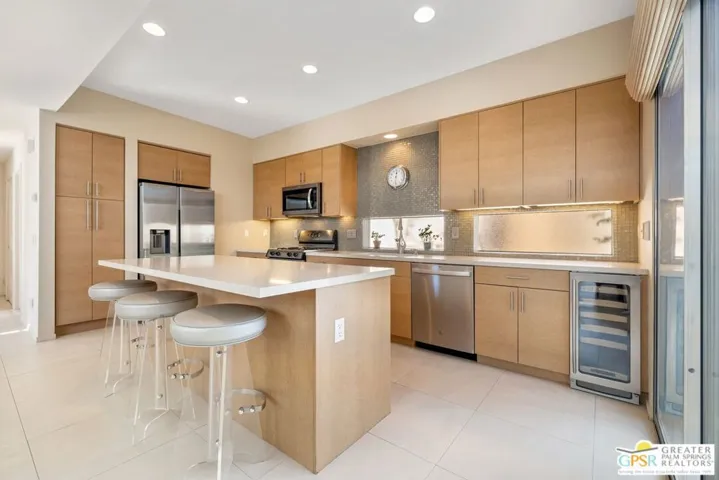 686 Dunes Court, Palm Springs, California 92264